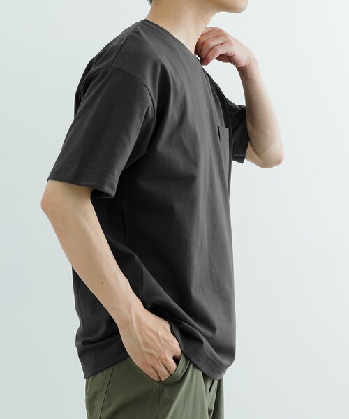 ITEMS URBANRESEARCH（アイテムズ アーバンリサーチ）の「『吸水速乾/イージーケア/UVカット』高機能TC天竺 ポケットTシャツ（Tシャツ/カットソー・メンズ・BLU/WHT/GREIGE/CHA・M/L）」の10枚目の写真