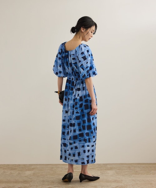 ROPE'(ロペ)の「スクエア ジオメトリックプリントワンピース/洗える(ドレス・レディース・ダークブラウン/ブルー・F)」の10枚目の写真