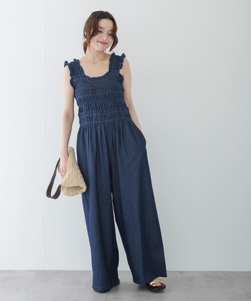 URBAN RESEARCH Sonny Label(アーバンリサーチサニーレーベル)の「フリルシャーリングサロペット(つなぎ/オールインワン・レディース・ブラック/インディゴ・36/38)」の19枚目の写真