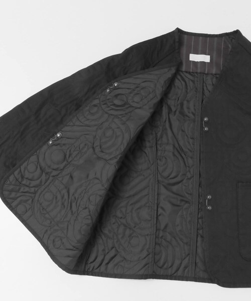 URBAN RESEARCH（アーバンリサーチ）の「MASK QUILTINGノーカラーショートジャケット∴（ノーカラージャケット・レディース・BEIGE/BLACK・1/2）」の10枚目の写真