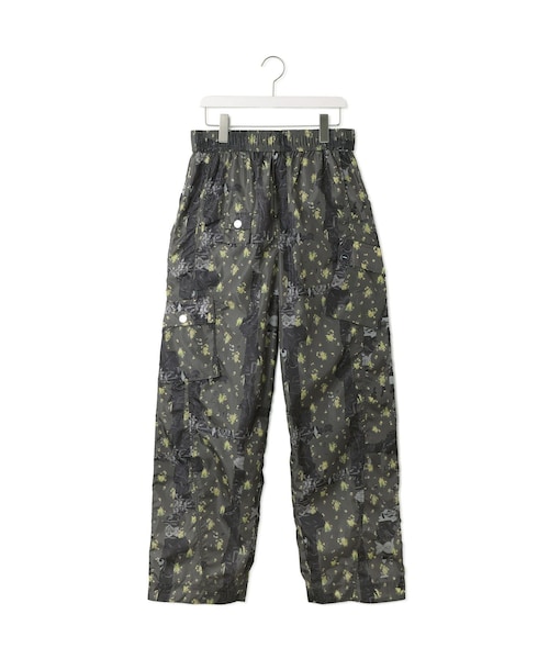 ADAM ET ROPE'(アダムエロペ)の「【GANNI(ガニー)】Printed Flyweight Nylon Relaxed Elastic Pants(カーゴパンツ・レディース・ブラック・36)」の2枚目の写真