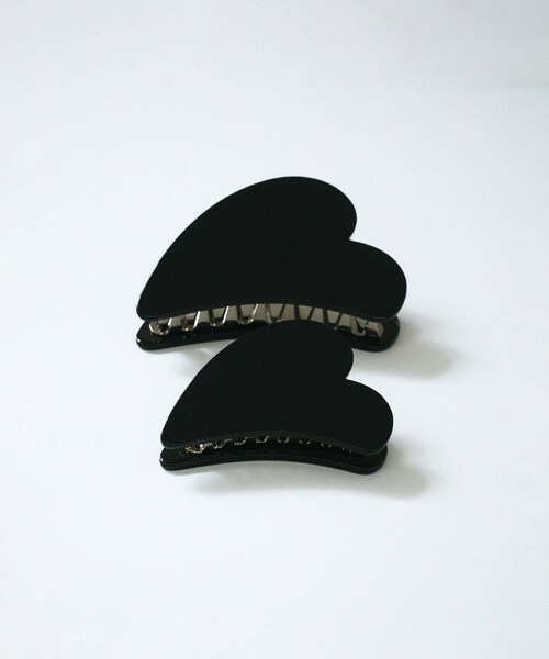 ADAM ET ROPE'(アダムエロペ)の「【J'aDoRe・店舗限定】【heyep(ヘイップ)】Medium Heart Clip/ハートクリップ ミディアム(バレッタ/ヘアクリップ・レディース・ブラック・F)」の5枚目の写真