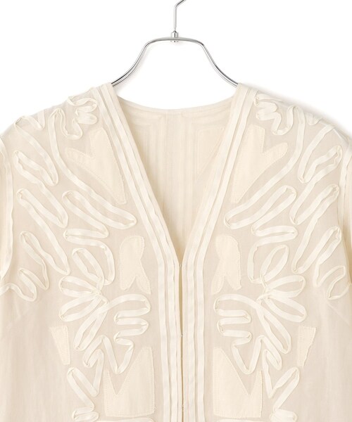 ADAM ET ROPE'(アダムエロペ)の「【EMOELLE】ステッチエンブロイダリーブラウス(シャツ/ブラウス・レディース・ホワイト/キナリ/ブラック/オフホワイト・F)」の13枚目の写真