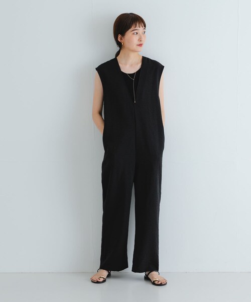 URBAN RESEARCH（アーバンリサーチ）の「『2サイズ展開』リネンライク深Vネックオールインワン（サロペット/オーバーオール・レディース・KHAKI/BLACK・36/38）」の16枚目の写真
