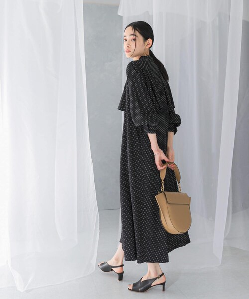 URBAN RESEARCH ROSSO（アーバンリサーチロッソ）の「『WEB限定』ドットプリントケープワンピース（ワンピース・レディース・NAVY/BLACK・FREE）」の20枚目の写真