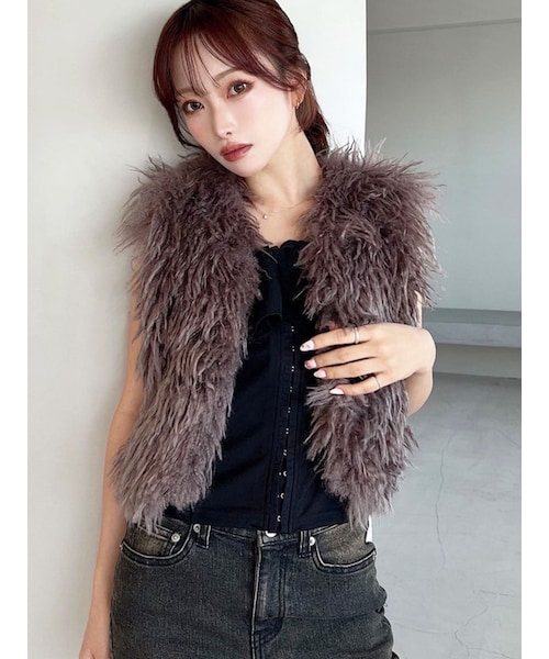 RESEXXY（リゼクシー）の「フラッフィーボリュームショートベスト（ベスト・レディース・アイボリー/ブラック/ブラウン・F）」の5枚目の写真