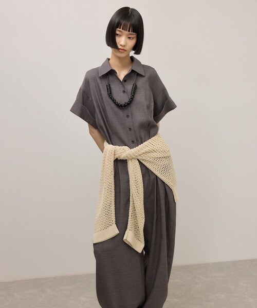 ADAM ET ROPE'(アダムエロペ)の「シャツロンパース(つなぎ/オールインワン・レディース・ブラック/グレー系・36/38)」の3枚目の写真