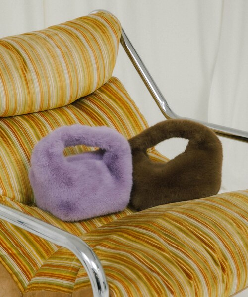 URBAN RESEARCH ROSSO（アーバンリサーチロッソ）の「LE VERNIS　Fake fur micro bag（ハンドバッグ・レディース・グリーン/ライトベージュ/パープル/ブラウン・-）」の14枚目の写真