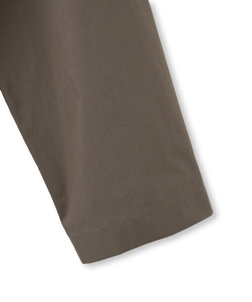 ADAM ET ROPE'(アダムエロペ)の「【AMOMENTO(アモーメント)】POCKET JUMPSUIT(つなぎ/オールインワン・レディース・カーキ・S)」の6枚目の写真