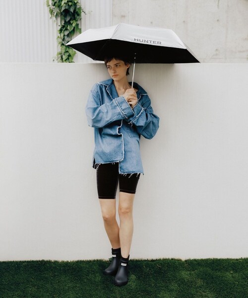 ADAM ET ROPE'(アダムエロペ)の「【HUNTER for ADAM ET ROPE'】別注 ALL WEATHER AUTO COMPACT UMBRELLA 55cm/晴雨兼用(折りたたみ傘・レディース・シルバー・F)」の6枚目の写真