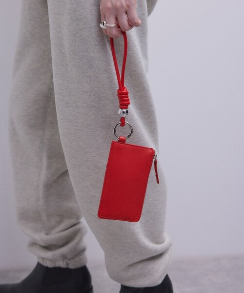 ADAM ET ROPE'（アダムエロペ）の「【WEB限定】カードケース付きチャームストラップ（カードケース・レディース・ブラック/ブラウン/レッド/シルバー・F）」の8枚目の写真