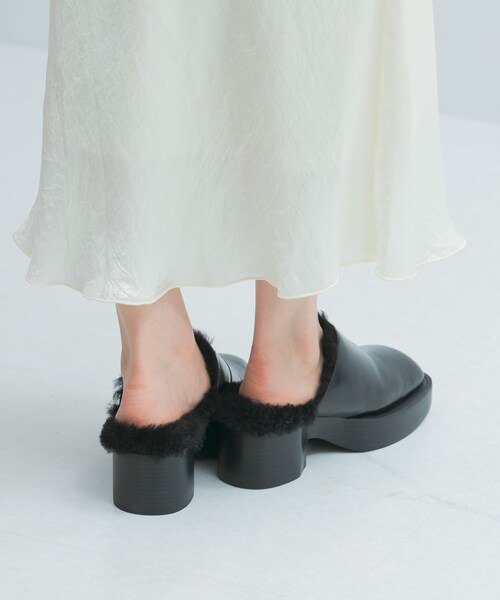 URBAN RESEARCH ROSSO（アーバンリサーチロッソ）の「ALM.　VIVLOS LEATHER MULES（その他シューズ・レディース・FUR BLACK・36/37/38）」の4枚目の写真