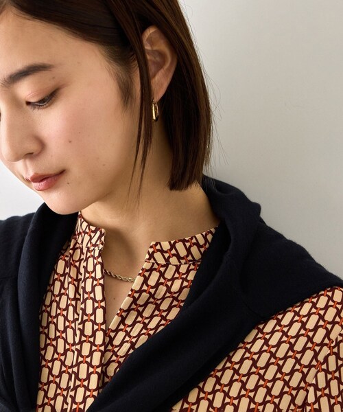 ROPE'(ロペ)の「【DEVEAUX(デヴォー)】幾何学パターンプリントブラウス/セットアップ対応(シャツ/ブラウス・レディース・ベージュ系/ネイビー系・F)」の19枚目の写真