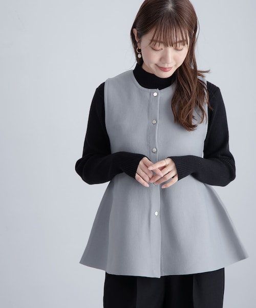 URBAN RESEARCH Sonny Label（アーバンリサーチサニーレーベル）の「『WEB限定』2WAYペプラムニットベスト（ニット/セーター・レディース・ベージュ/ライトグレー/ブラック・FREE）」の2枚目の写真
