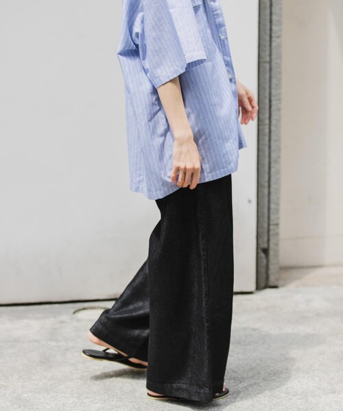 URBAN RESEARCH DOORS（アーバンリサーチドアーズ）の「FORK&SPOON　セルロースデニムワイドパンツ（デニムパンツ・レディース・BLACK/BLUE・1/2）」の7枚目の写真