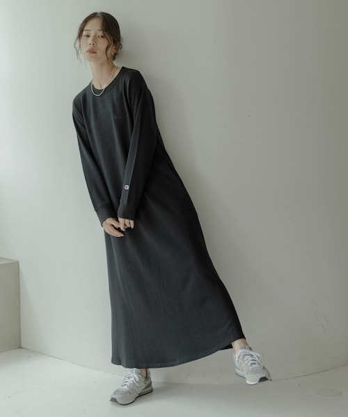 URBAN RESEARCH Sonny Label（アーバンリサーチサニーレーベル）の「『別注』Champion×Sonny Label　裏毛スウェットテントワンピース（ワンピース・レディース・オフブラック/ブラック/グレー・S/FREE）」の2枚目の写真