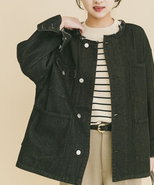 ITEMS URBANRESEARCH（アイテムズ アーバンリサーチ）の「デニムオーバーノーカラージャケット（デニムジャケット・レディース・BLU/GRY/BLK・Free）」の2枚目の写真