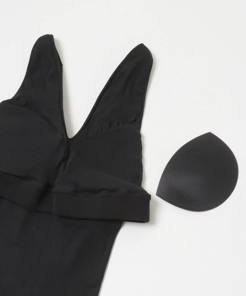 URBAN RESEARCH（アーバンリサーチ）の「HAKUJI　TWIST COTTON V-NECK TANK（タンクトップ・レディース・IVORY/BLACK・Free）」の10枚目の写真