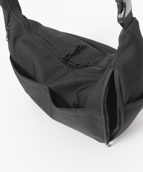 URBAN RESEARCH DOORS（アーバンリサーチドアーズ）の「URD SHOULDER BAG（ショルダーバッグ・メンズ・BLACK/SAGE GRAY・-）」の10枚目の写真