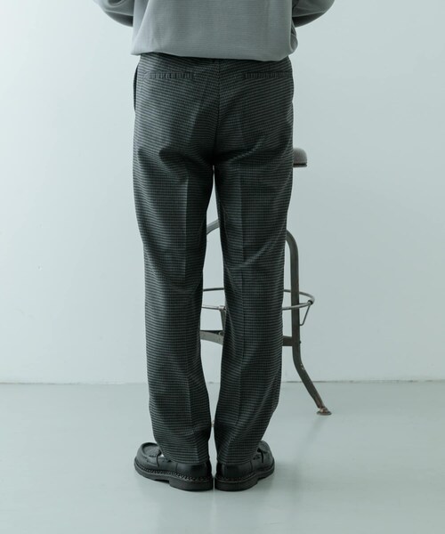 ITEMS URBANRESEARCH(アイテムズ アーバンリサーチ)の「ガンクラブチェック テーパードパンツ(その他パンツ・メンズ・BLK/BEG/BRN・M/L)」の17枚目の写真