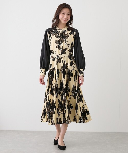 Jayro（ジャイロ）の「プリーツアソートワンピース（ワンピース・レディース・ブラック/キナリ・M）」の3枚目の写真