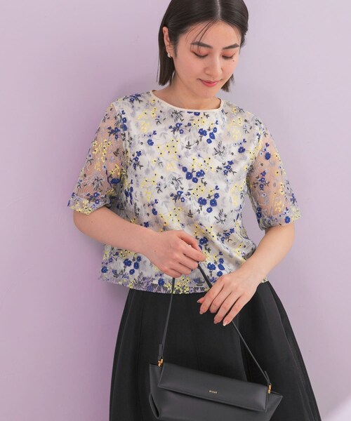 URBAN RESEARCH ROSSO（アーバンリサーチロッソ）の「フラワー刺繍セミシアーブラウス（シャツ/ブラウス・レディース・BLUE×YEL・Free）」の4枚目の写真