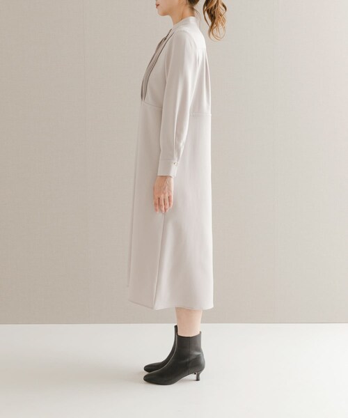 URBAN RESEARCH ROSSO（アーバンリサーチロッソ）の「ピンタックストレートワンピース（ワンピース・レディース・GREIGE/MINT/NAVY・FREE）」の14枚目の写真