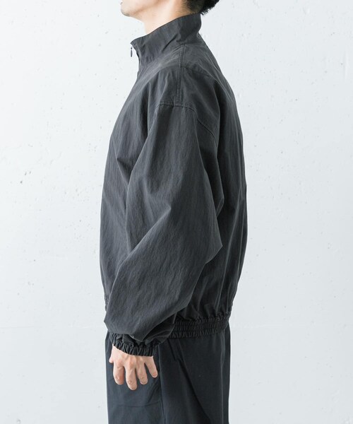 URBAN RESEARCH（アーバンリサーチ）の「ANOTHER OFFICE　LIBRARY TRACK JACKET（ブルゾン・メンズ・CHARCOAL・2/3）」の5枚目の写真
