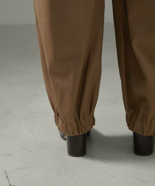 ADAM ET ROPE'(アダムエロペ)の「【J'aDoRe・店舗限定】【Gabriela Coll Garments】LORO PIANA OVERALL(つなぎ/オールインワン・レディース・キャメル・1)」の19枚目の写真