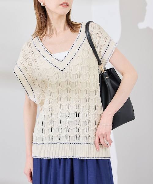 ROPE' PICNIC(ロペピクニック)の「配色ステッチ透かし編みニットベスト(ベスト・レディース・オフホワイト/ベージュ/サックス・38)」の1枚目の写真
