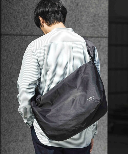 URBAN RESEARCH DOORS(アーバンリサーチドアーズ)の「『撥水』『別注』YAKPAK×DOORS SHOULDER BAG(ショルダーバッグ・メンズ・CHARCOAL 2/BLACK/GREIGE/CHARCOAL/GREIGE 2・-)」の11枚目の写真