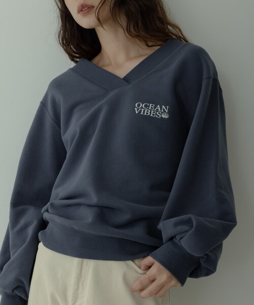 URBAN RESEARCH Sonny Label（アーバンリサーチサニーレーベル）の「Vネック刺繍スウェット（スウェット・レディース・オートミール/ピンク/フェードネイビー・Free）」の4枚目の写真