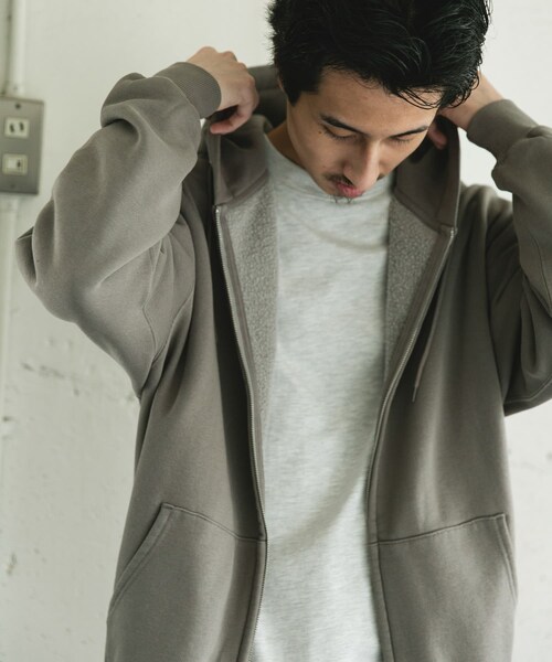 URBAN RESEARCH DOORS（アーバンリサーチドアーズ）の「『UR TECH』ピグメントダイ裏起毛ZIPパーカー（パーカー・メンズ・GRAY/BLACK・M/L）」の2枚目の写真