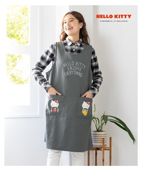 nissen（ニッセン）の「＜大きいサイズ＞ ジャンスカみたいにすっぽり着られるキャラクターエプロン（エプロン・メンズ・ベージュ系(ポムポムプリン)/ネイビー系(ハローキティ)/チャコールグレー系(ハローキティ)/ミントグリーン(ポチャコ)/ピンク×チャコールグレー(マイメロディ)/パープル×チェック(クロミ)/ピンク系チェック(キティ)/クリームイエロー(ポムポムプリン)/ネイビー(シナモロール)/黒系ストライプ(リトルツインスターズ)/赤系ストライプ(ペコ)/オフホワイト×ミントグリーン(ペコ)/オフ×ネイビー系チェック(ドラミ)/ネイビー(ドラえもん)/ミントグリーン(ハローキティ)/ネイビー×赤系ストライプ(ハローキティ)/ラベンダー系(クロミ)/ネイビー(ポチャッコ)・L~LL相当/3L~4L相当/5L~6L相当/8L相当/10L相当）」の7枚目の写真
