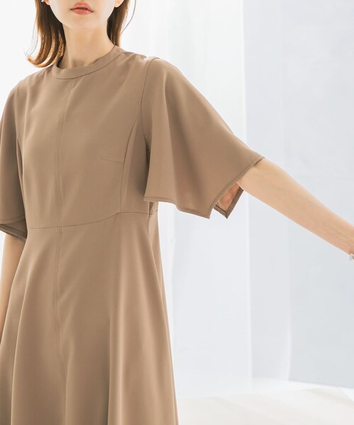 URBAN RESEARCH ROSSO（アーバンリサーチロッソ）の「フレアスリーブステッチデザインワンピース（ワンピース・レディース・B.GRAY/MOCHA/NAVY・FREE）」の19枚目の写真