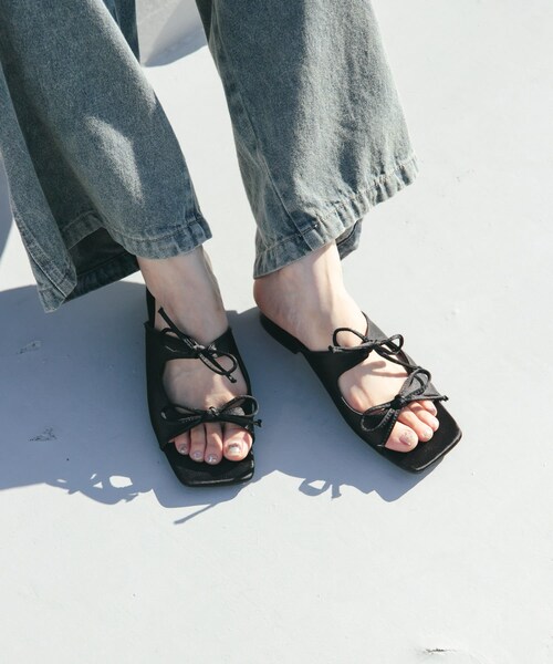 KBF（ケイビーエフ）の「サテンリボンミュール（サンダル・レディース・BLUE/BLACK・37/38）」の5枚目の写真