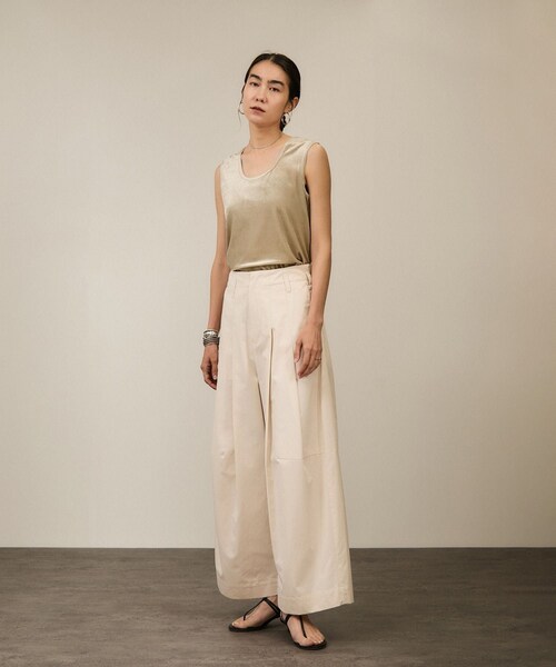 ADAM ET ROPE'（アダムエロペ）の「トリアセベロア前後2WAYノースリーブ/タンクトップ / セットアップ対応（タンクトップ・レディース・ブラック/ベージュ・F）」の10枚目の写真