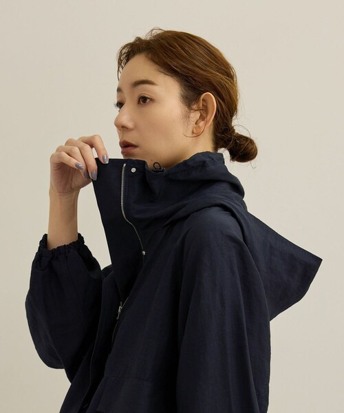 ROPE'(ロペ)の「【洗える】ビスコースリネン ライトマウンテンパーカー/一部セットアップ対応(ブルゾン・レディース・オフホワイト/ネイビー・36/38)」の18枚目の写真