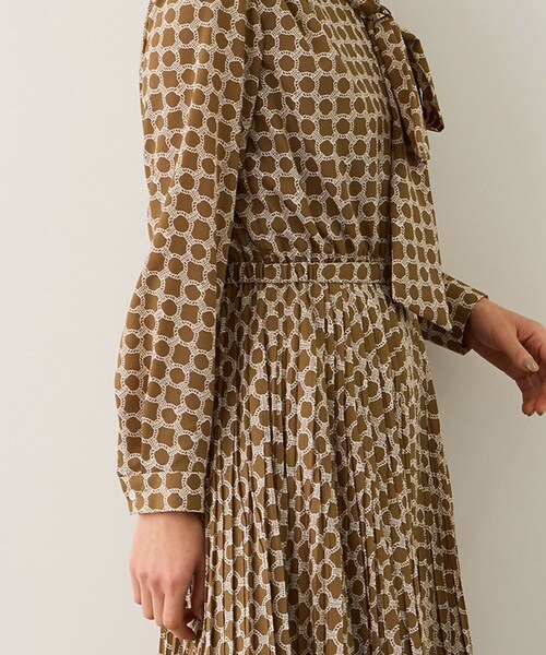 ROPE'（ロペ）の「ship's rope' オリジナルプリントプリーツタイワンピース（シャツワンピース・レディース・キャメル/ネイビー・36/38）」の13枚目の写真