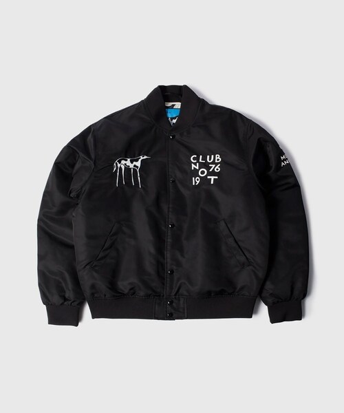 ADAM ET ROPE'（アダムエロペ）の「【by Parra/バイ・パラ】Club not 1976 satin bomber jacketq（その他アウター・メンズ・ブラック・L/M/XL）」の2枚目の写真