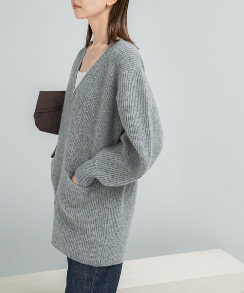URBAN RESEARCH ROSSO（アーバンリサーチロッソ）の「アルパカ混カーブスリーブVネックプルオーバー（ニット/セーター・レディース・GRAY/PINK/NAVY・Free）」の4枚目の写真