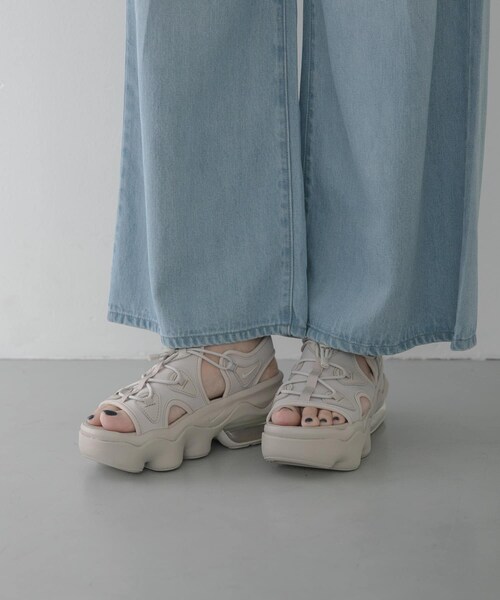 URBAN RESEARCH Sonny Label（アーバンリサーチサニーレーベル）の「NIKE　ウィメンズエアマックスココサンダル（サンダル・レディース・クリーム・23/24/25）」の3枚目の写真