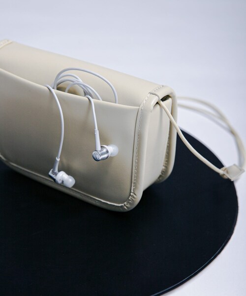 URBAN RESEARCH（アーバンリサーチ）の「『別注』ITTI×URBAN RESEARCH　MICHELLE ERRAND POUCH（ショルダーバッグ・レディース・black/ivory・FREE）」の10枚目の写真