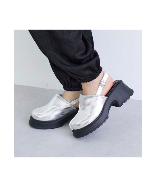 noyau(ノヤウ)の「センターライン厚底サボサンダル (サンダル・レディース・BL/CL/SV・S/22.5cm/M/23.5cm/L/24.5cm/LL/25cm)」の1枚目の写真