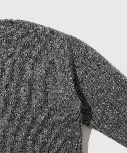 ADAM ET ROPE'(アダムエロペ)の「【AURALEE/オーラリー】LOW-GAUGE HOMESPUN TWEED KNIT P/O(ニット/セーター・メンズ・ライトグレー/ダークブラウン・3/4)」の11枚目の写真