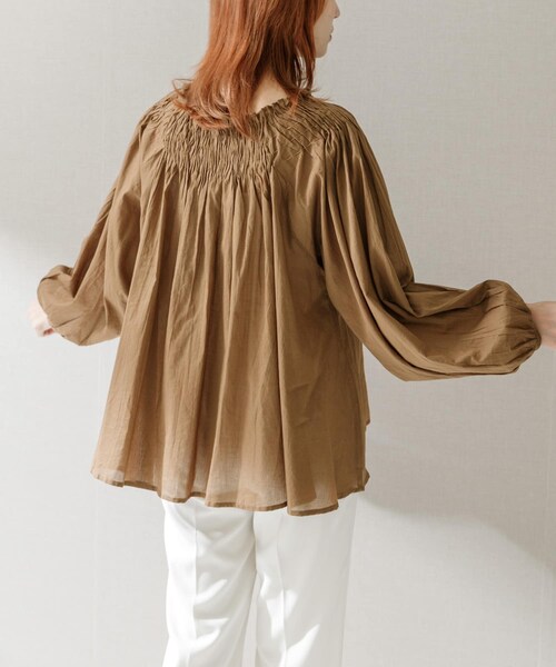 URBAN RESEARCH ROSSO（アーバンリサーチロッソ）の「TORRAZZO DONNA　インドコットンランダムタックブラウス（シャツ/ブラウス・レディース・BROWN/L.PINK/BLACK・FREE）」の7枚目の写真