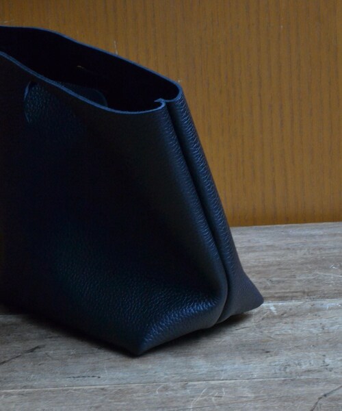 ADAM ET ROPE'（アダムエロペ）の「【HenderScheme/エンダースキーマ】not eco bag medium（ハンドバッグ・メンズ・ブラック・F）」の4枚目の写真