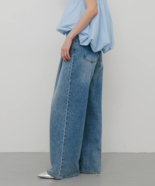 SENSE OF PLACE by URBAN RESEARCH(センスオブプレイスバイアーバンリサーチ)の「タックフェードデニムパンツ(デニムパンツ・レディース・L.BLUE/L.INDIGO・S/M)」の5枚目の写真