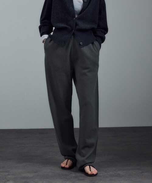 ADAM ET ROPE'(アダムエロペ)の「【extreme cashmere(エクストリーム・カシミア)】rush(その他パンツ・レディース・チャコール/ライトグレー・F)」の20枚目の写真