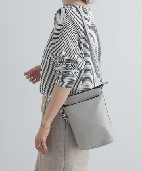 URBAN RESEARCH DOORS（アーバンリサーチドアーズ）の「撥水ショルダーバッグ（ショルダーバッグ・レディース・L.GRAY/BLACK・One）」の15枚目の写真